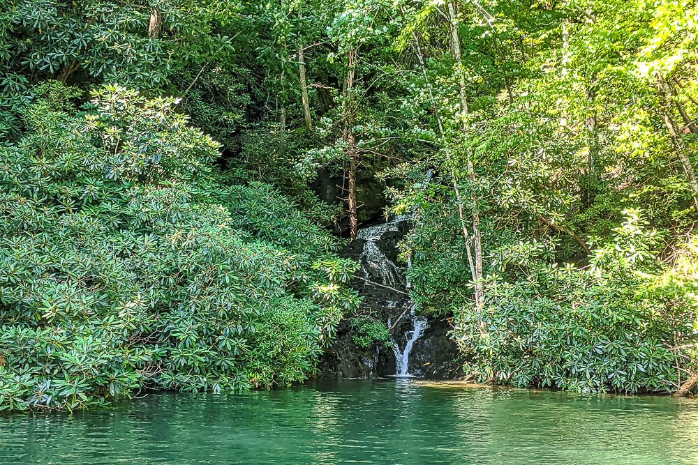 lake jocassee waterfalls