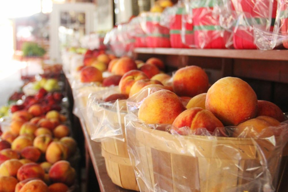 peaches at a farmers market