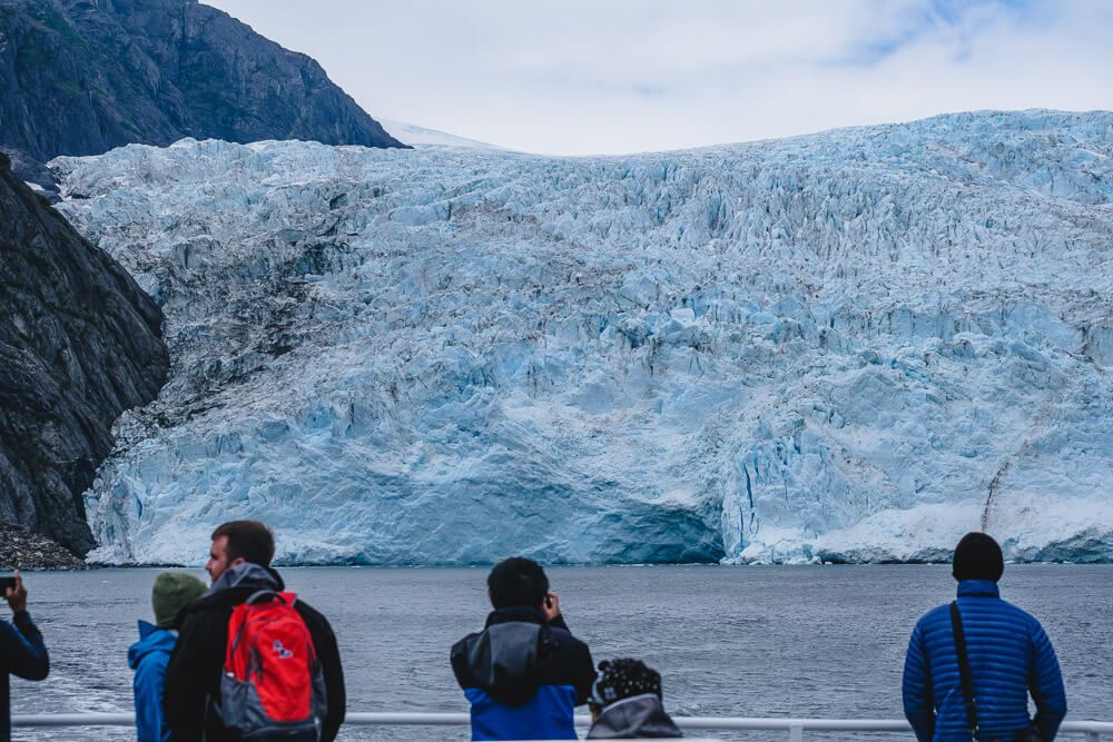 glacier viewing in kenai fjords national park